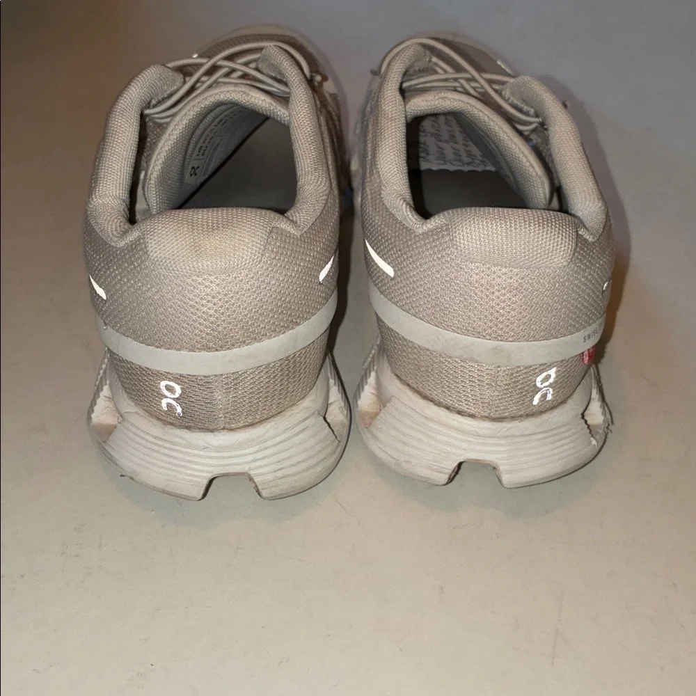 On Cloud 5 Sneakers 7.5 - Picture 3 of 10